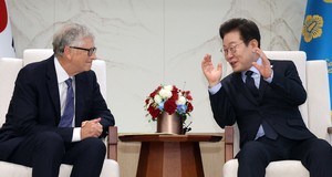 Lee, Bill Gates discuss cooperation in global health security efforts