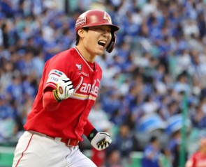 Landers walk off Lions to even KBO postseason series