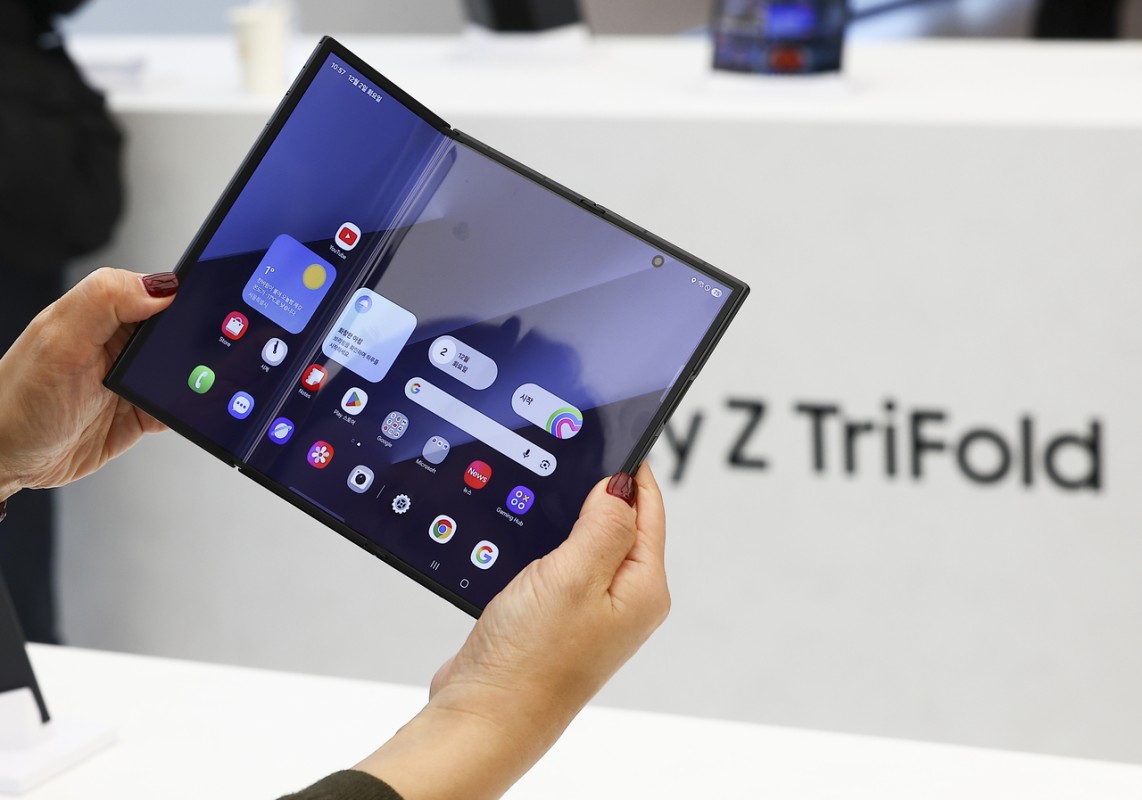 [Gadget Review] Galaxy Z TriFold blurs line between phone and tablet