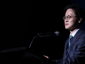 Export uncertainties eased as US confirms lowered tariffs for S. Korean auto, aircraft, lumber goods: minister