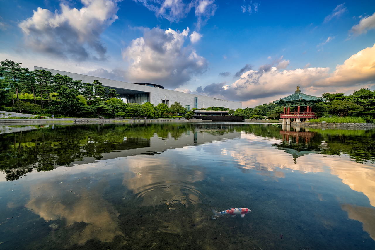 A view of the National Museum of Korea from across the reflecting pond (National Museum of Korea)