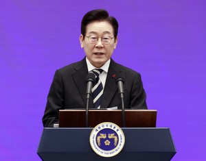 Korea and Japan should handle disputes, cooperation separately: Lee
